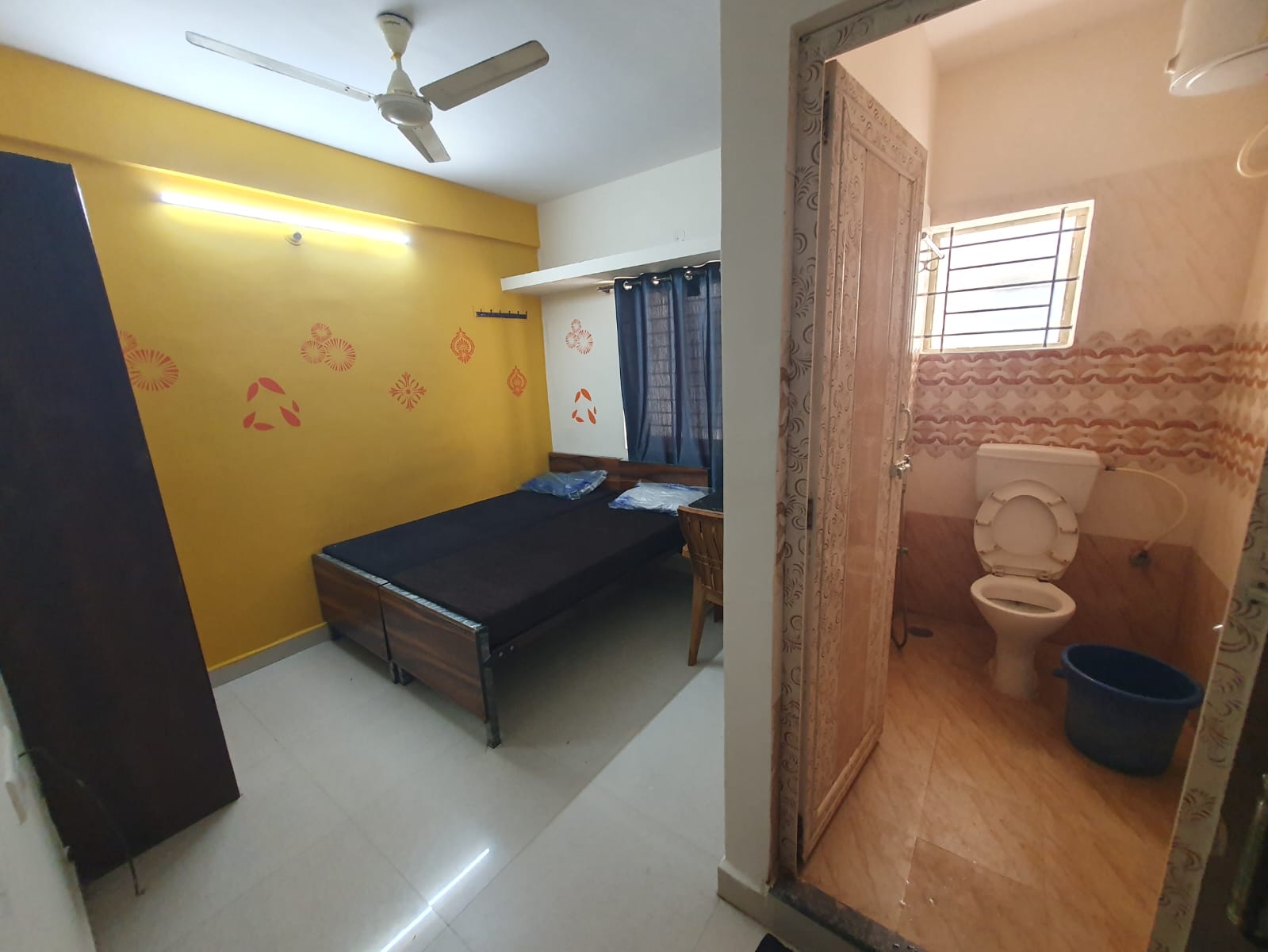 Sri Latha Pg For Co-live room in Electronic City phase -1 Bangalore with premium furnishings and clean interiors — PG photo 1 of 8 Sri Latha Pg For Co-live room in Electronic City phase -1 Bangalore with premium furnishings and clean interiors — PG photo 1 of 8