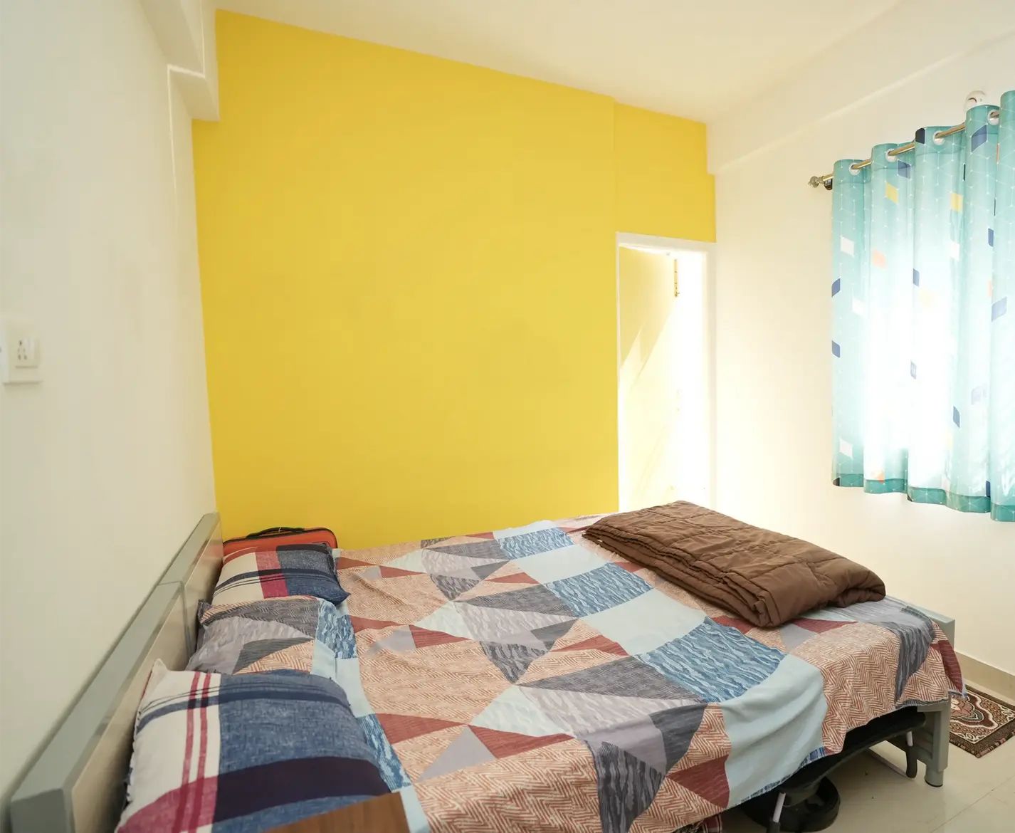 Pro4 Meridian room in Marathahalli Bangalore with premium furnishings and clean interiors — PG photo 1 of 4 Pro4 Meridian room in Marathahalli Bangalore with premium furnishings and clean interiors — PG photo 1 of 4
