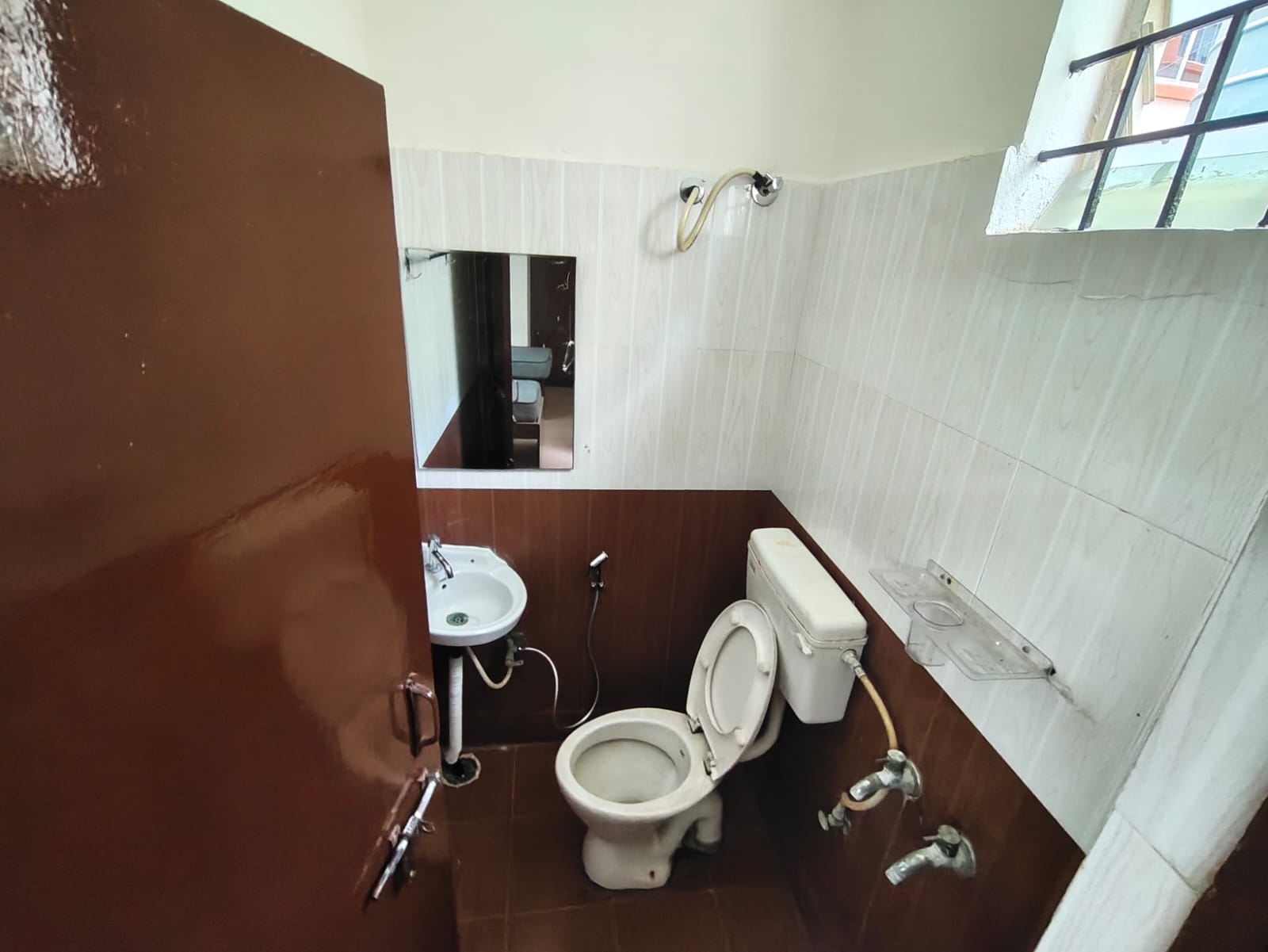 Indoor Coliving Pg thumbnail 5