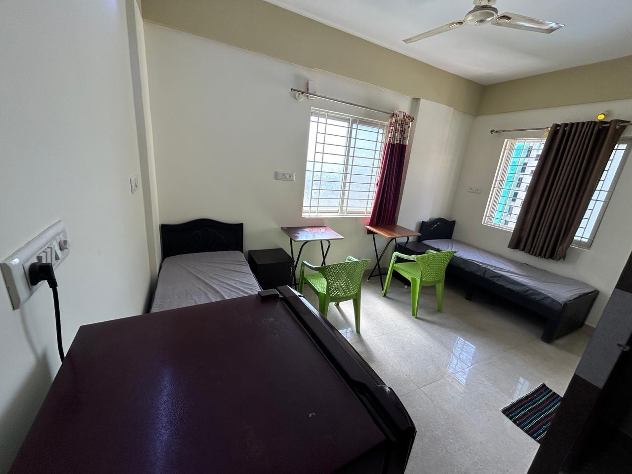 Oak Park Co Living Rooms thumbnail 2