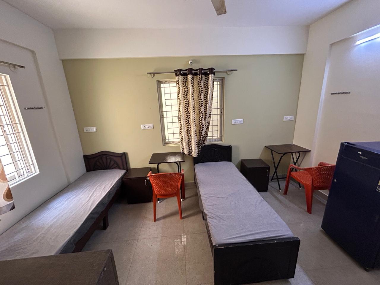 Oak Park Co Living Rooms thumbnail 13